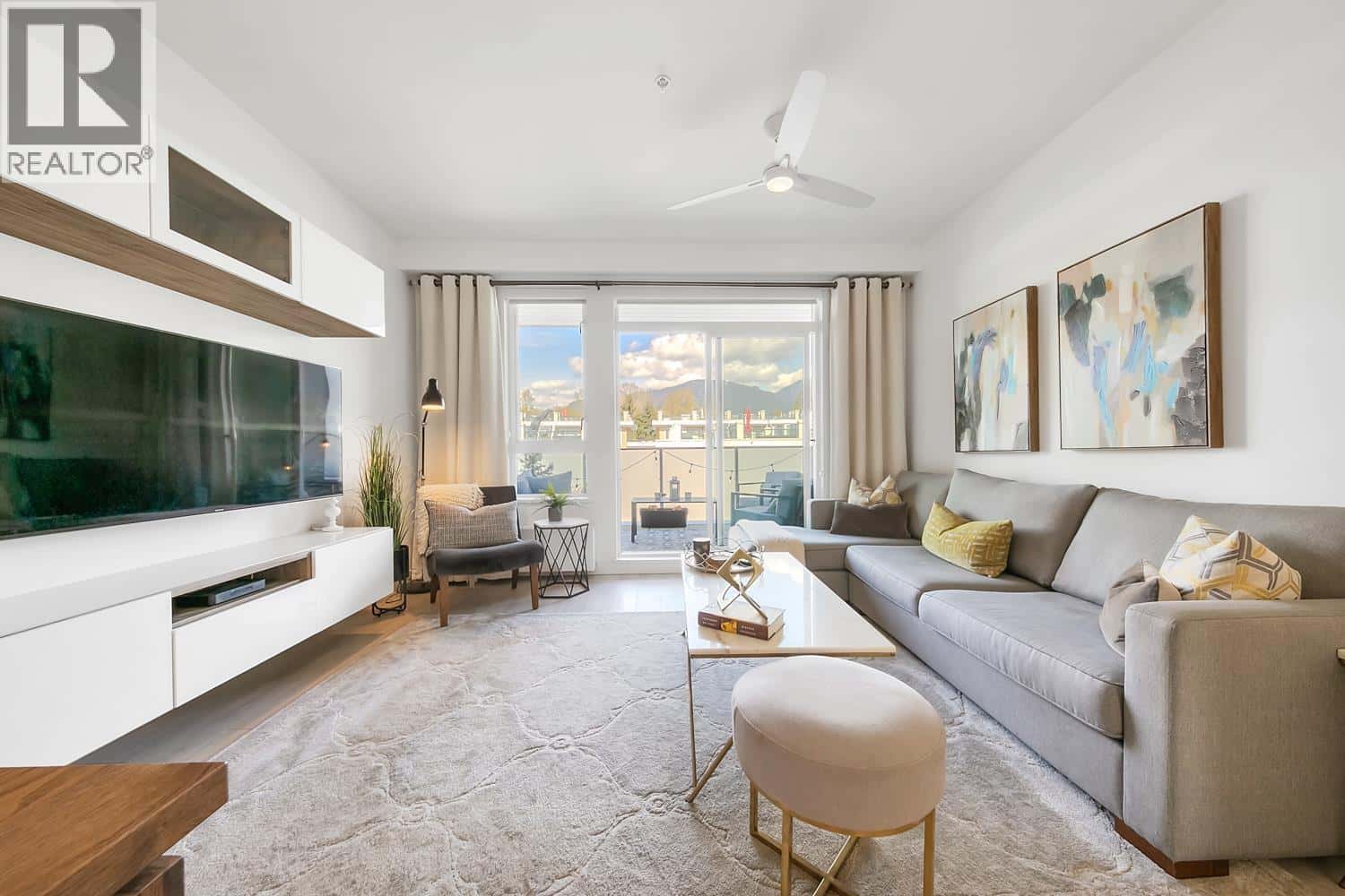 410 711 W 14TH STREET — North Vancouver, British Columbia - Photo 4 of 25