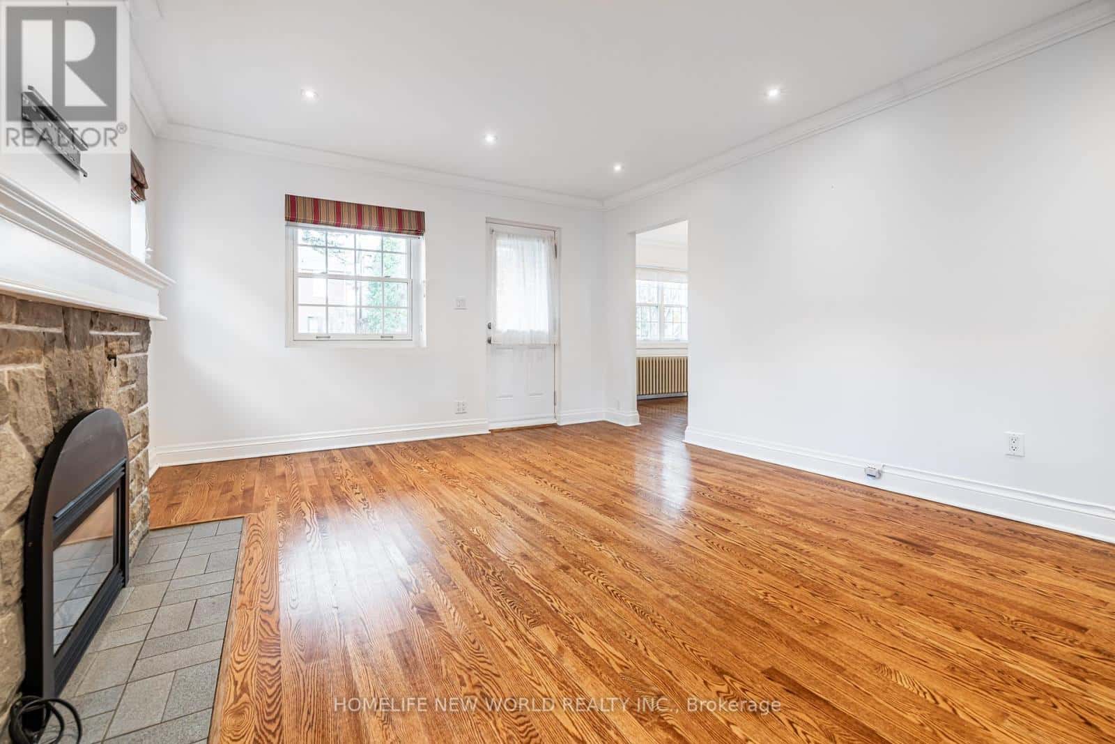 1107 ROYAL YORK ROAD — Toronto (Kingsway South), Ontario - Photo 5 of 31