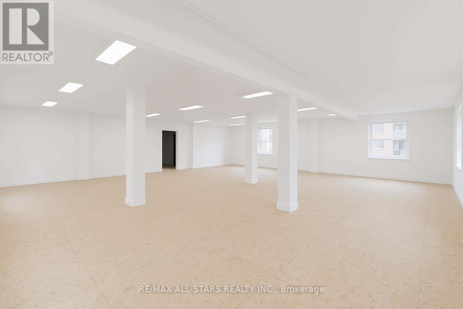 302 - 14 MCCAUL STREET — Toronto (Kensington-Chinatown), Ontario - Photo 2 of 8