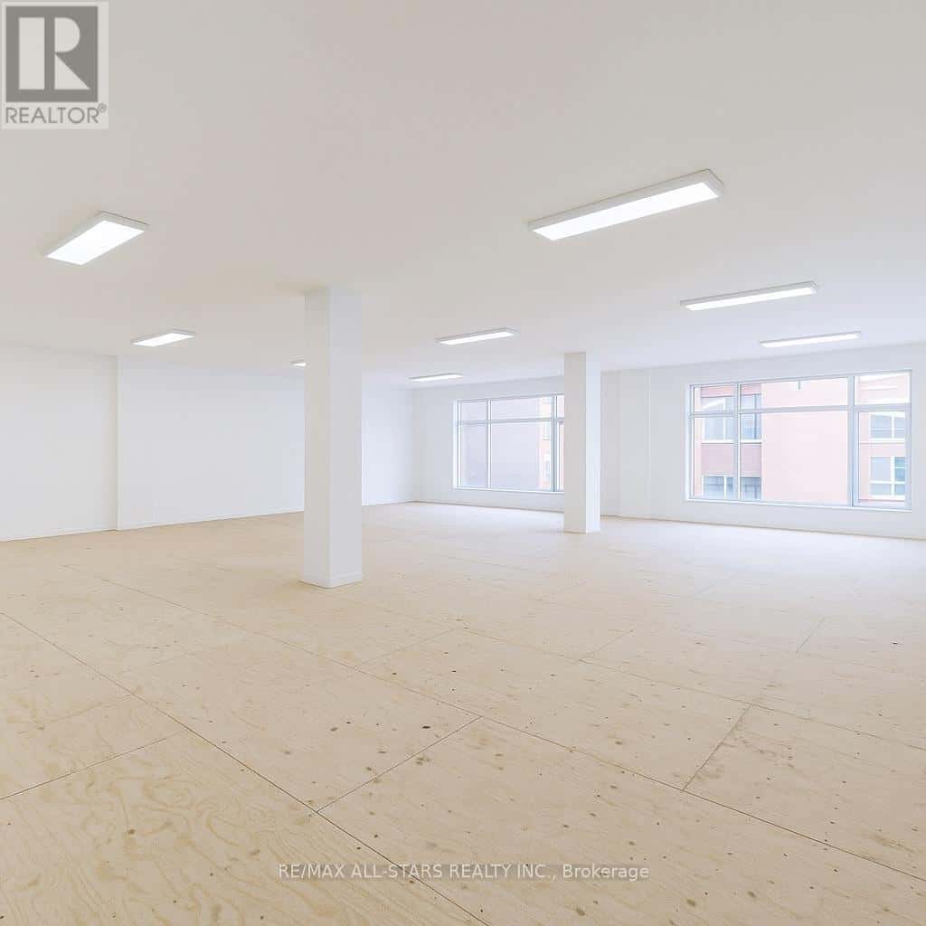 302 - 14 MCCAUL STREET