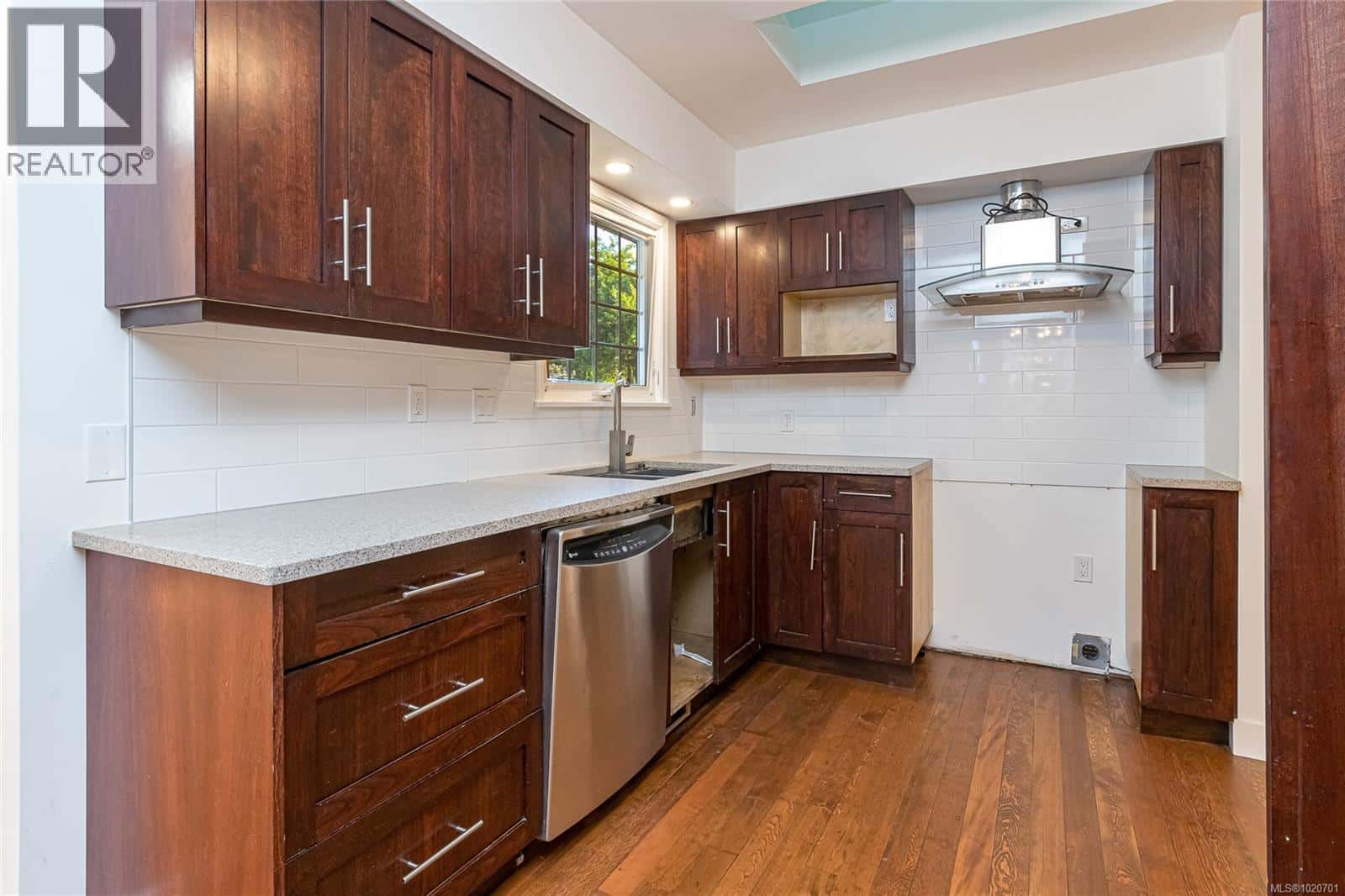 1296 Derby Rd — Saanich, British Columbia - Photo 4 of 67