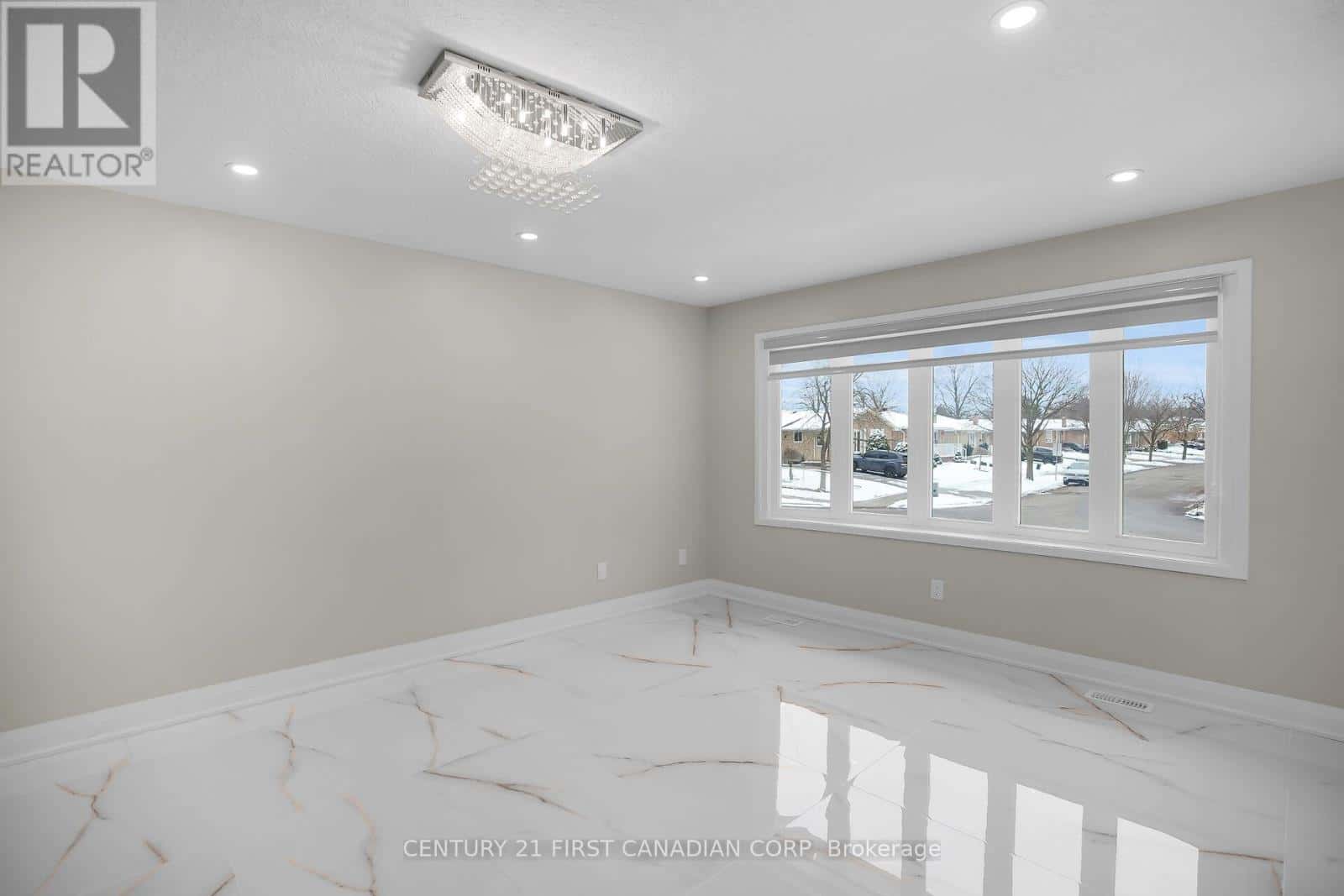 1046 JALNA BOULEVARD — London South (South X), Ontario - Photo 3 of 39