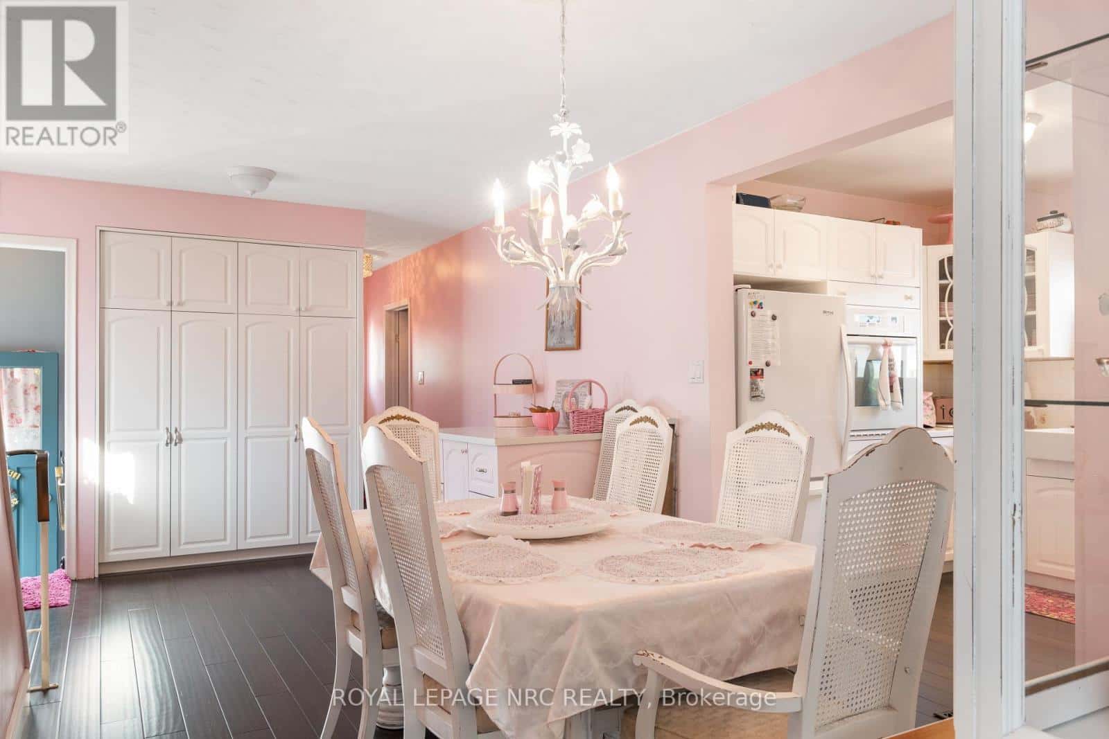 11 CLEVELAND STREET — Thorold (Thorold Downtown), Ontario - Photo 2 of 14