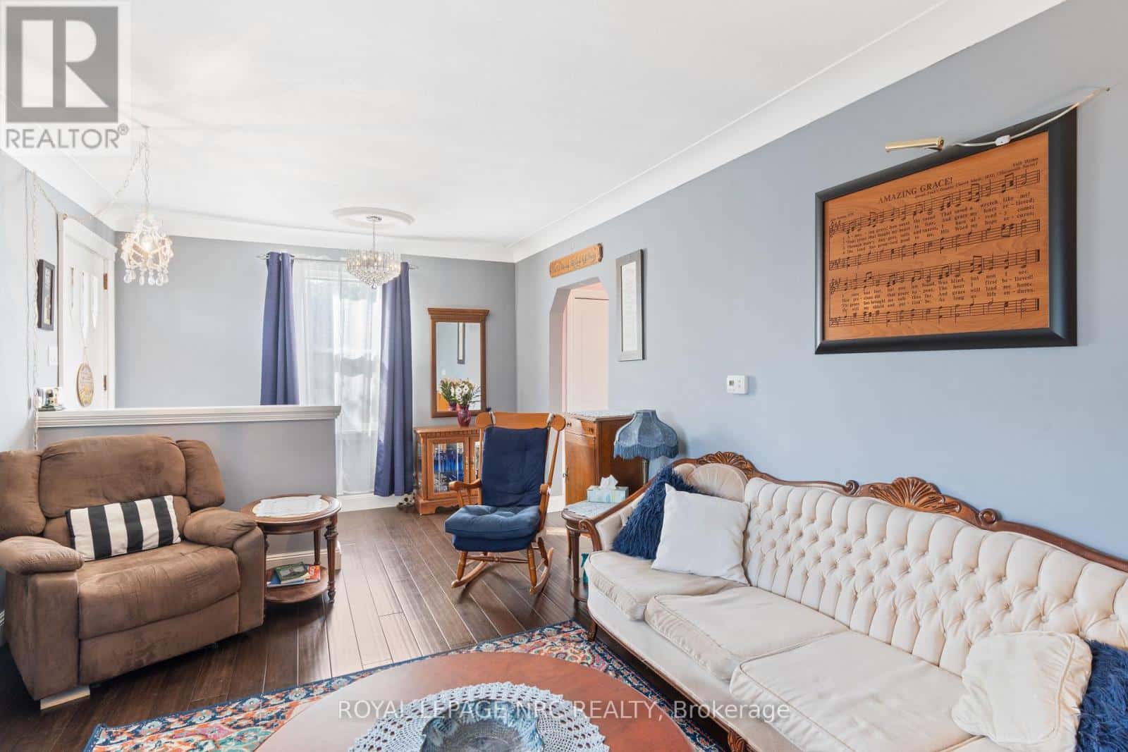 11 CLEVELAND STREET — Thorold (Thorold Downtown), Ontario - Photo 3 of 14