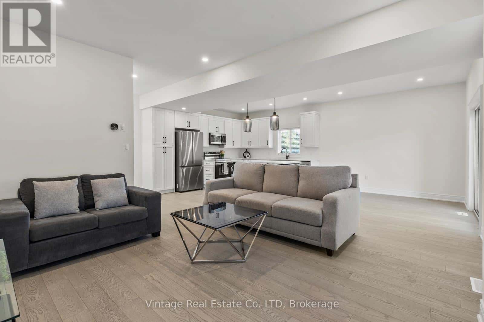 181 HODGKINS AVENUE — Thorold (Allanburg/Thorold South), Ontario - Photo 4 of 23