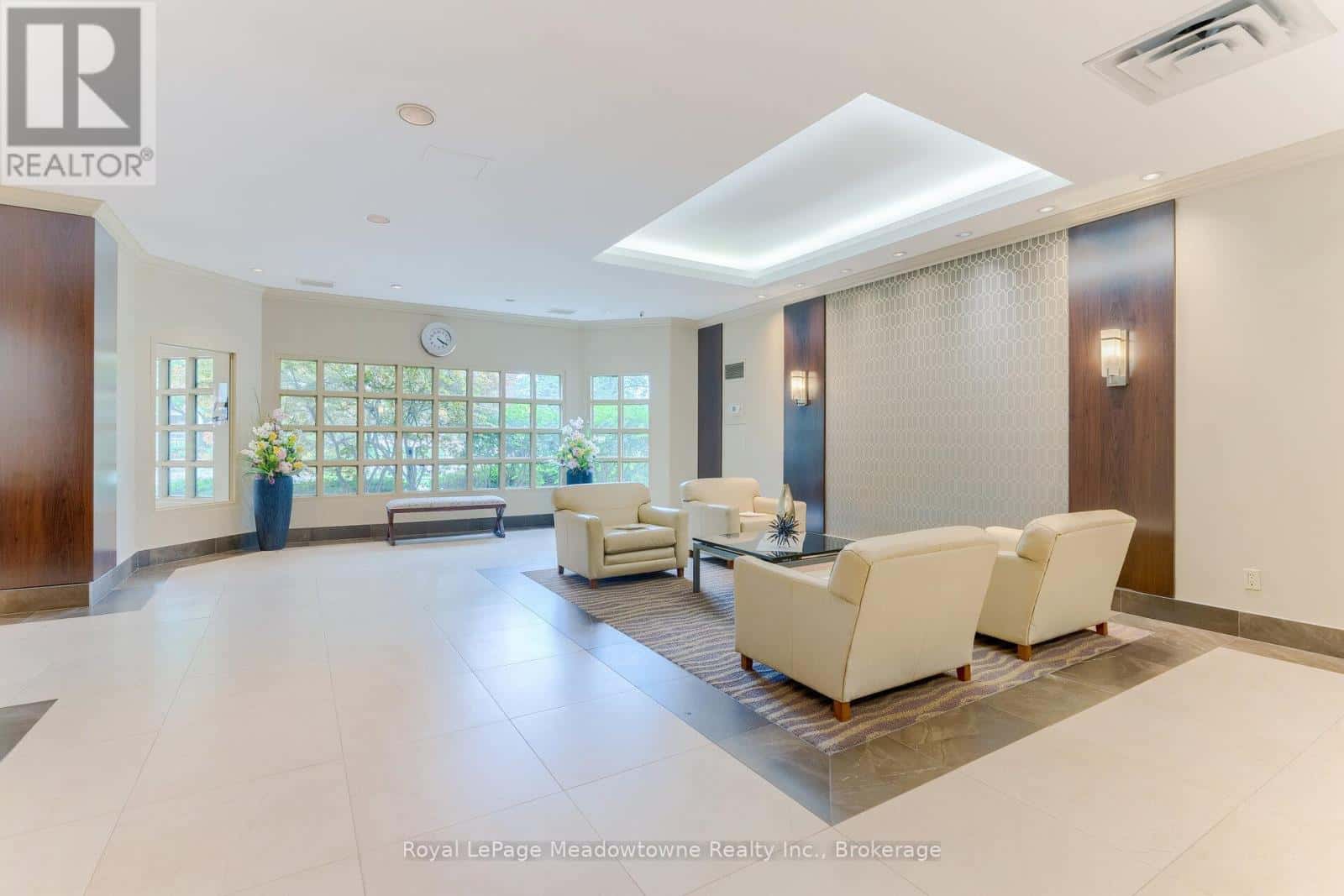 1003 - 100 MILLSIDE DRIVE — Milton (OM Old Milton), Ontario - Photo 4 of 47