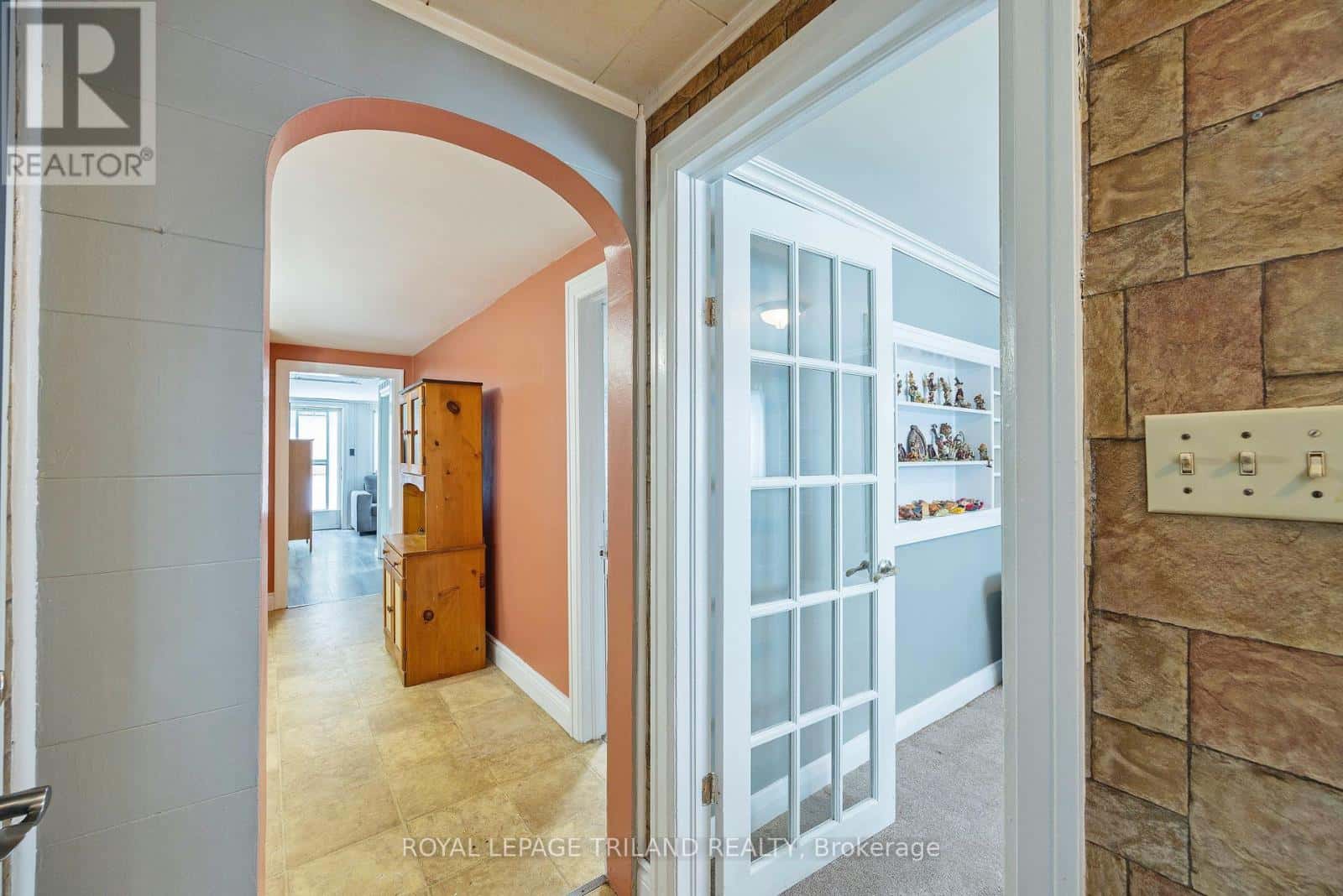 136 ST GEORGE STREET — Central Elgin (Lynhurst), Ontario - Photo 5 of 27