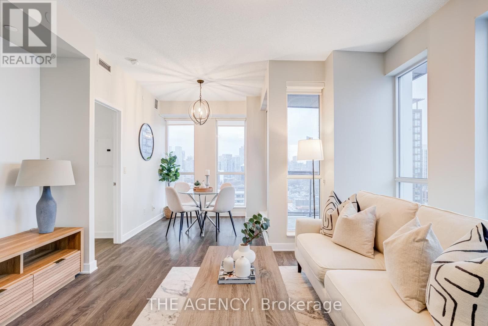 2009 - 55 REGENT PARK BOULEVARD — Toronto (Regent Park), Ontario - Main photo