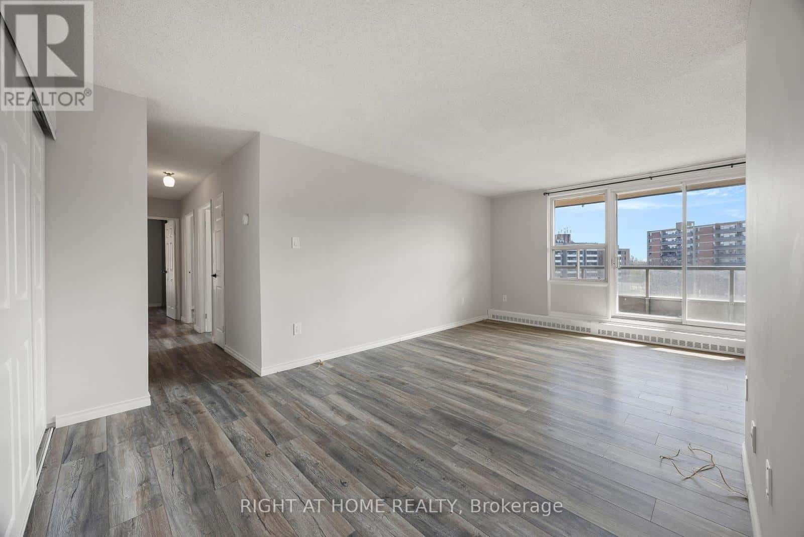 808 - 1966 MAIN STREET W — Hamilton (Ainslie Wood), Ontario - Photo 4 of 30