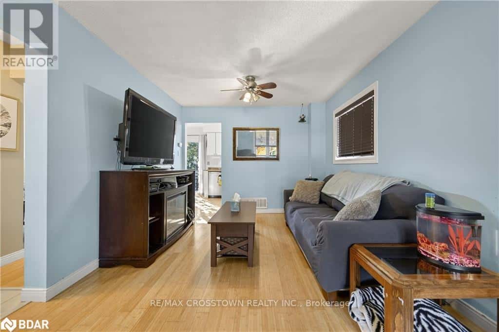 14 CORRIE CRESCENT — Essa (Angus), Ontario - Photo 5 of 28