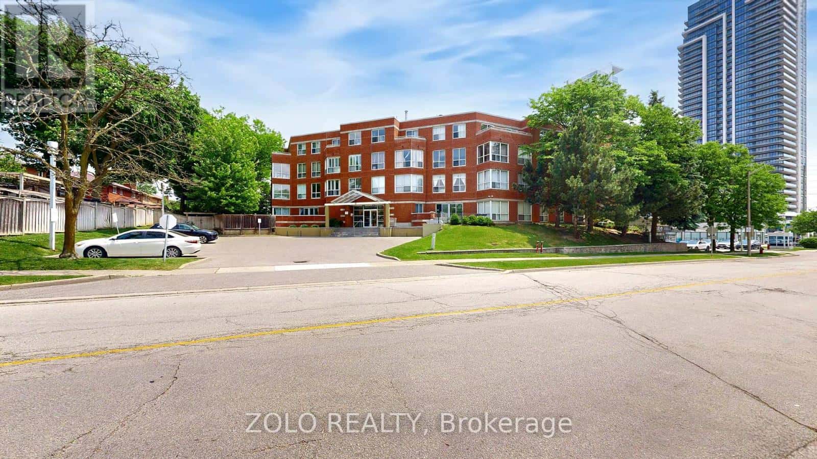 PH4 - 9 CHALMERS ROAD — Richmond Hill (Doncrest), Ontario - Photo 2 of 39