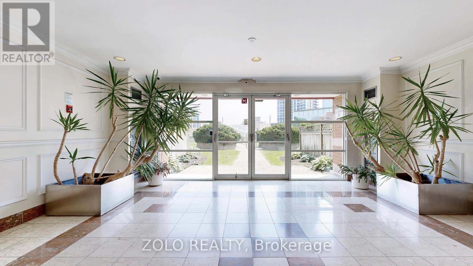 PH4 - 9 CHALMERS ROAD — Richmond Hill (Doncrest), Ontario - Photo 5 of 39