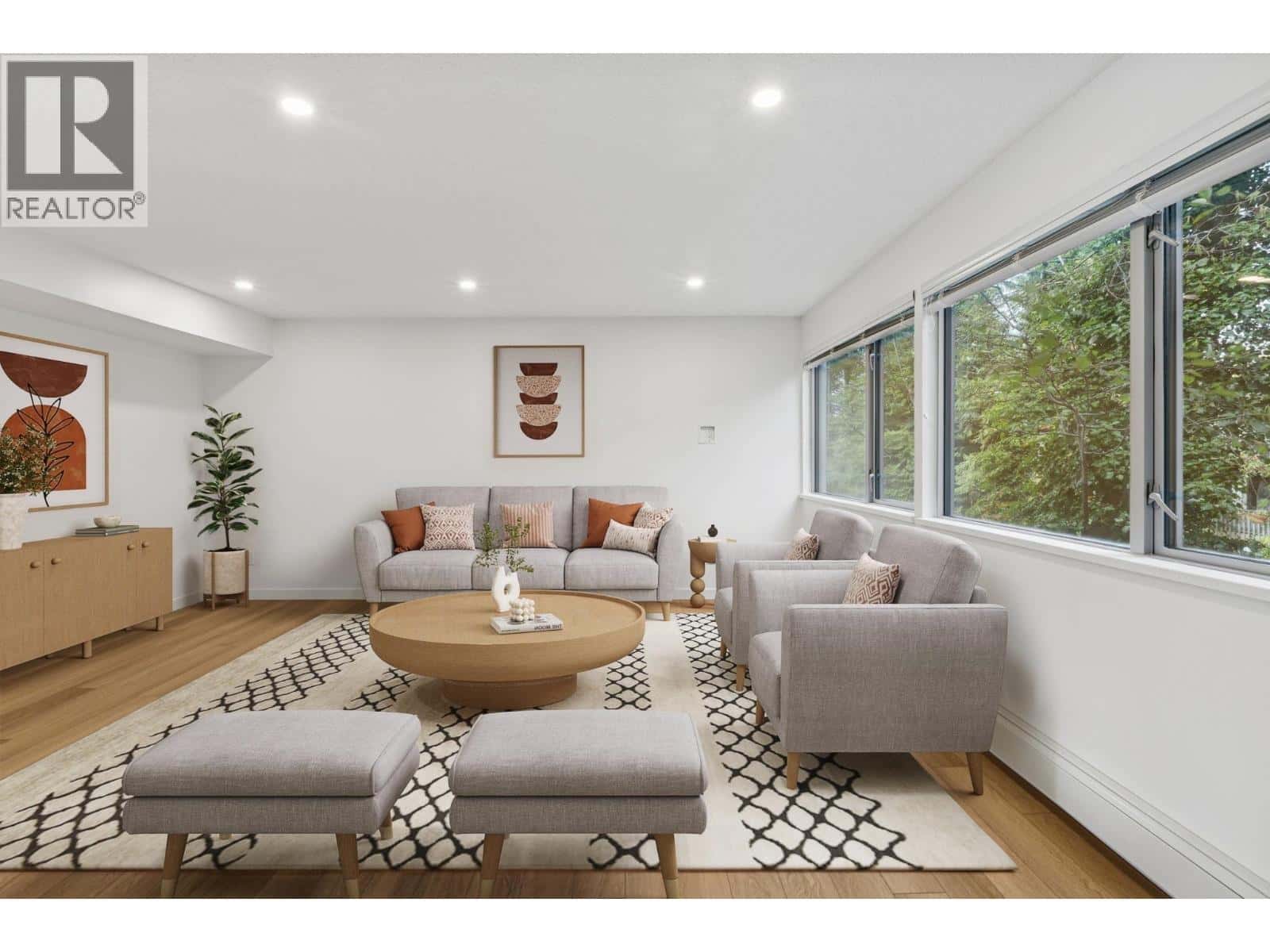 879 WESTVIEW CRESCENT — North Vancouver, British Columbia - Photo 3 of 28