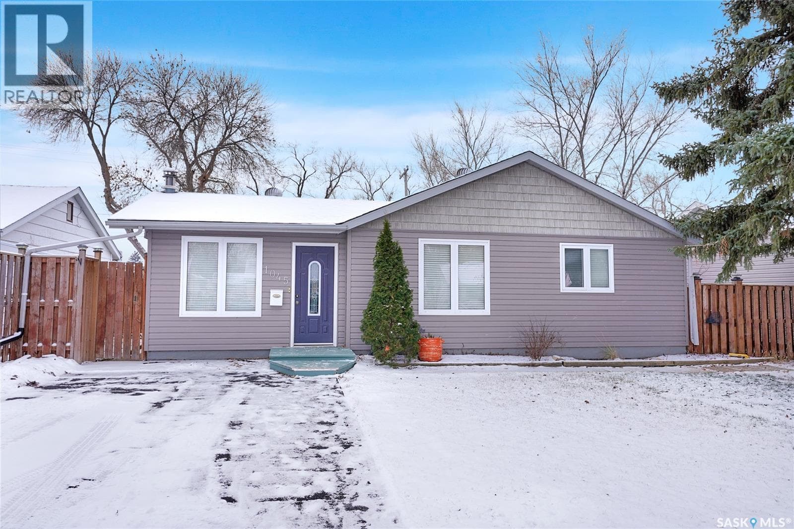 1045 Brown STREET — Moose Jaw, Saskatchewan - Main photo