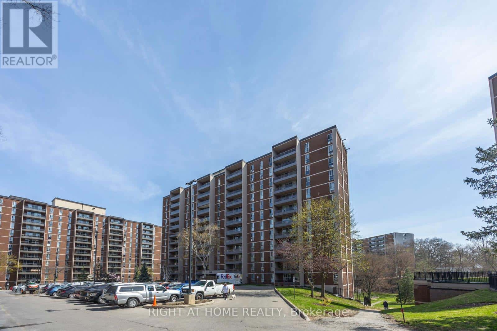 1966 Main Street West 808