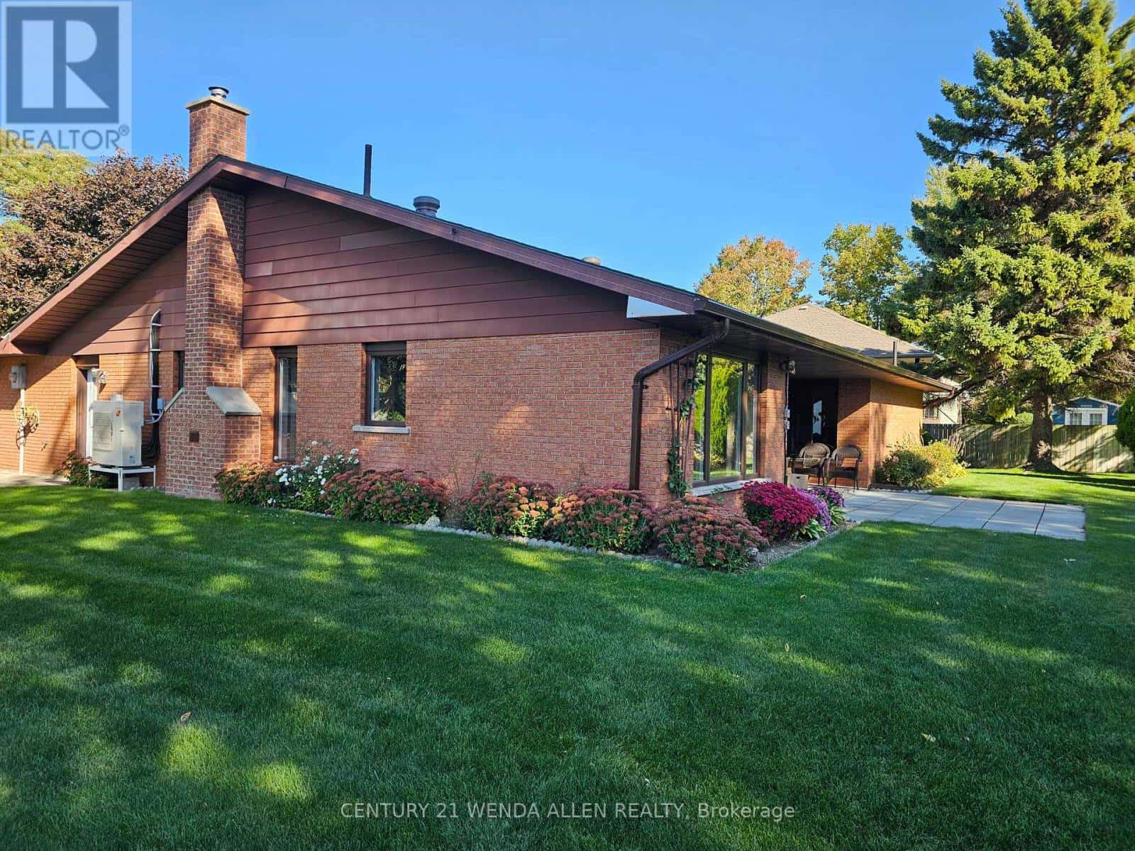 55 PENETANGORE ROW S — Huron-Kinloss, Ontario - Photo 2 of 31