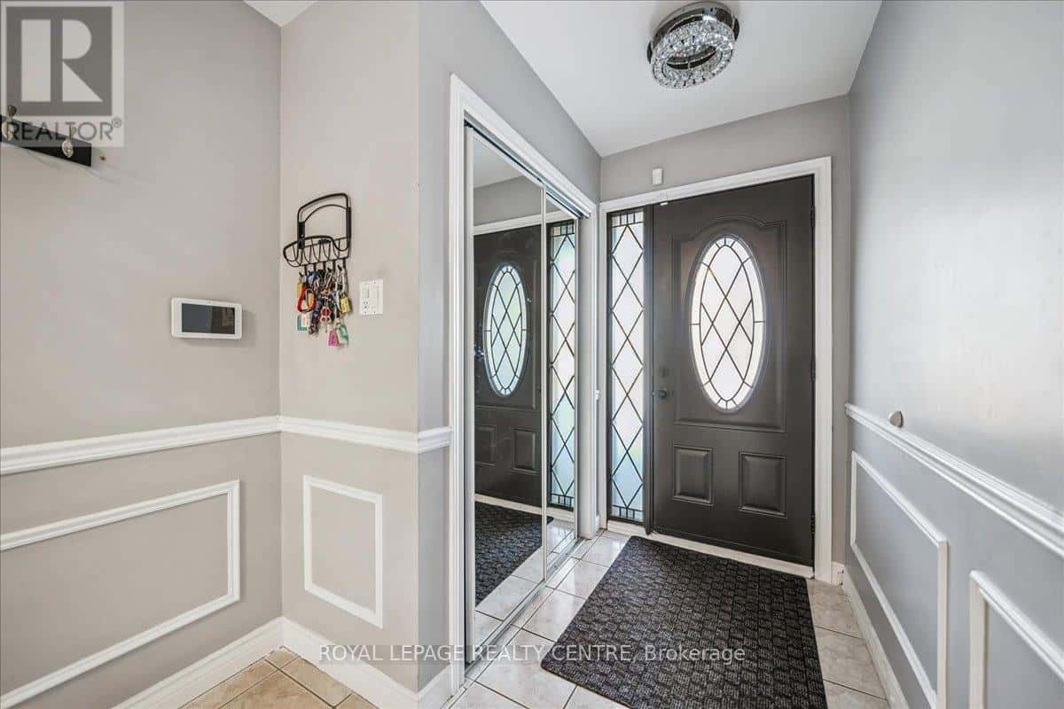 21 PYLON PLACE — Toronto (Elms-Old Rexdale), Ontario - Photo 4 of 50