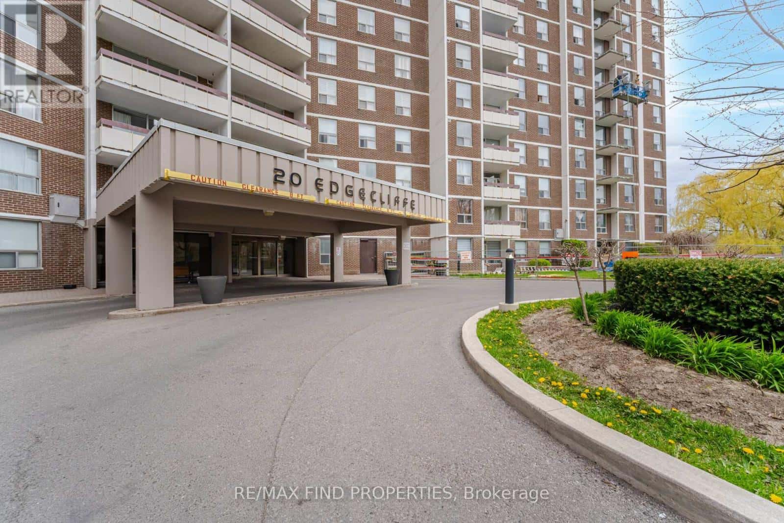 403 - 20 EDGECLIFFE GOLFWAY — Toronto (Flemingdon Park), Ontario - Photo 2 of 30