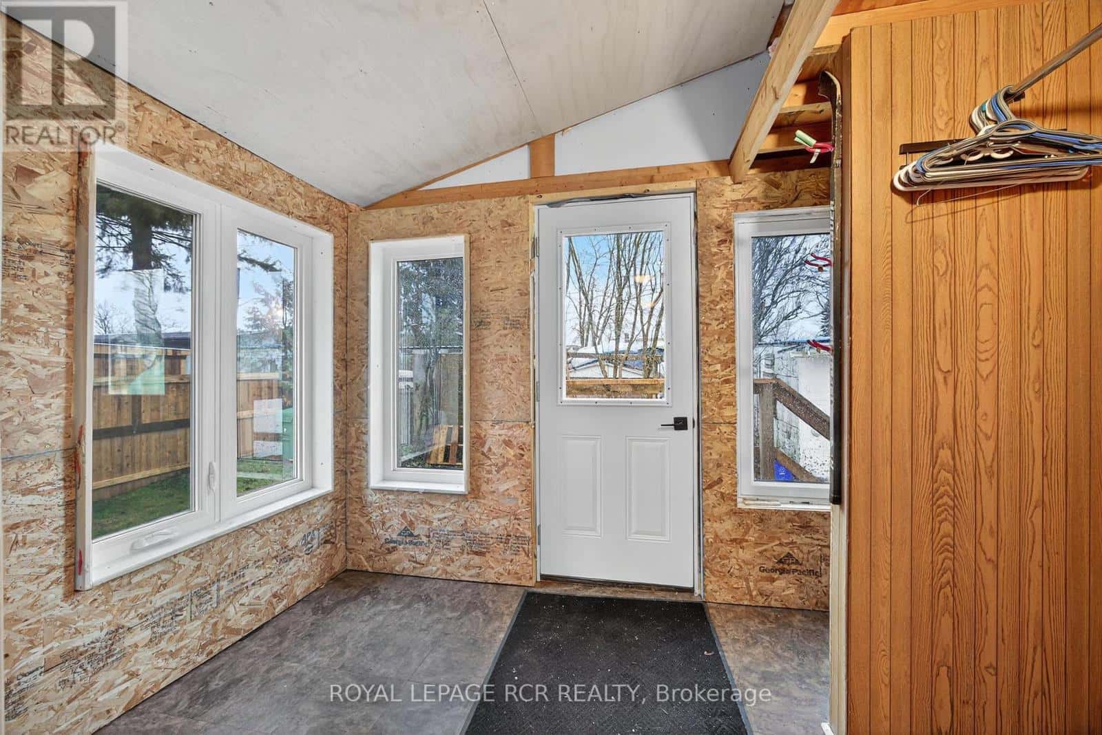 170 YOUNG STREET — Southgate, Ontario - Photo 5 of 34