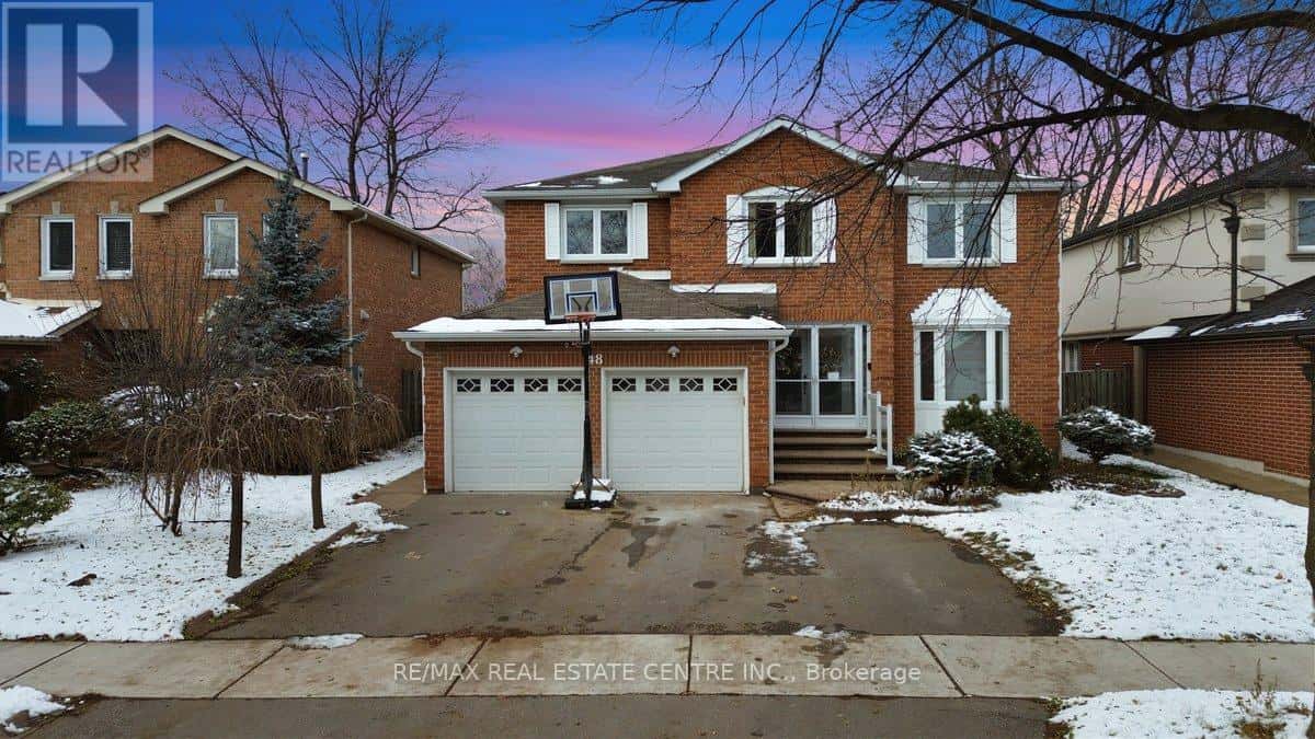48 HOWELL STREET N — Brampton (Brampton South), Ontario - Photo 2 of 47