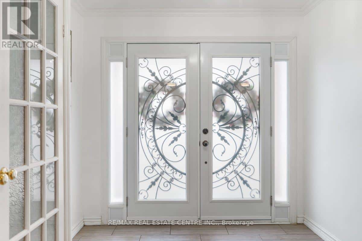 48 HOWELL STREET N — Brampton (Brampton South), Ontario - Photo 4 of 47