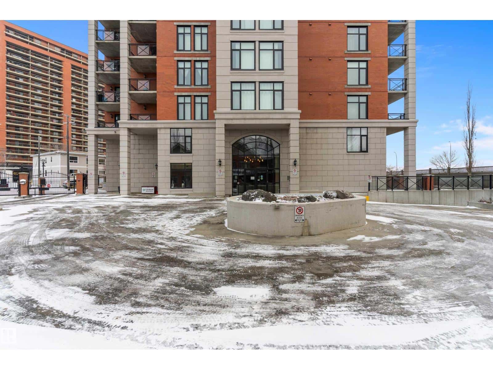 #402 9020 JASPER AV NW — Edmonton, Alberta - Photo 2 of 40