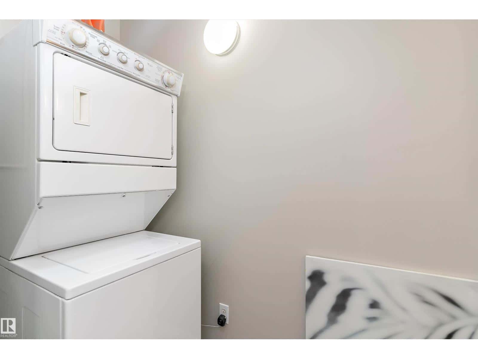 #402 9020 JASPER AV NW — Edmonton, Alberta - Photo 5 of 40