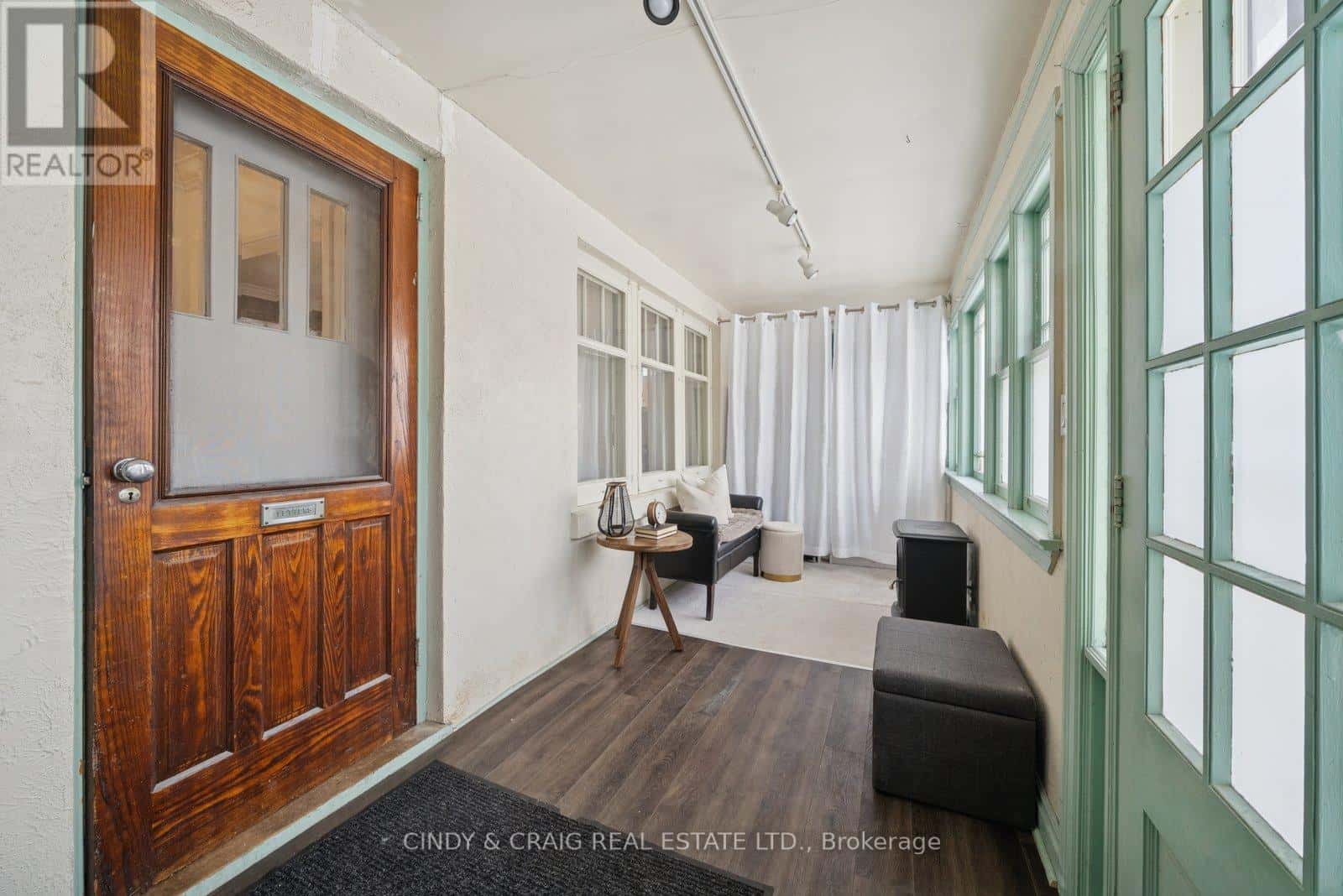 313 COLBORNE STREET E — Oshawa (O'Neill), Ontario - Photo 2 of 14