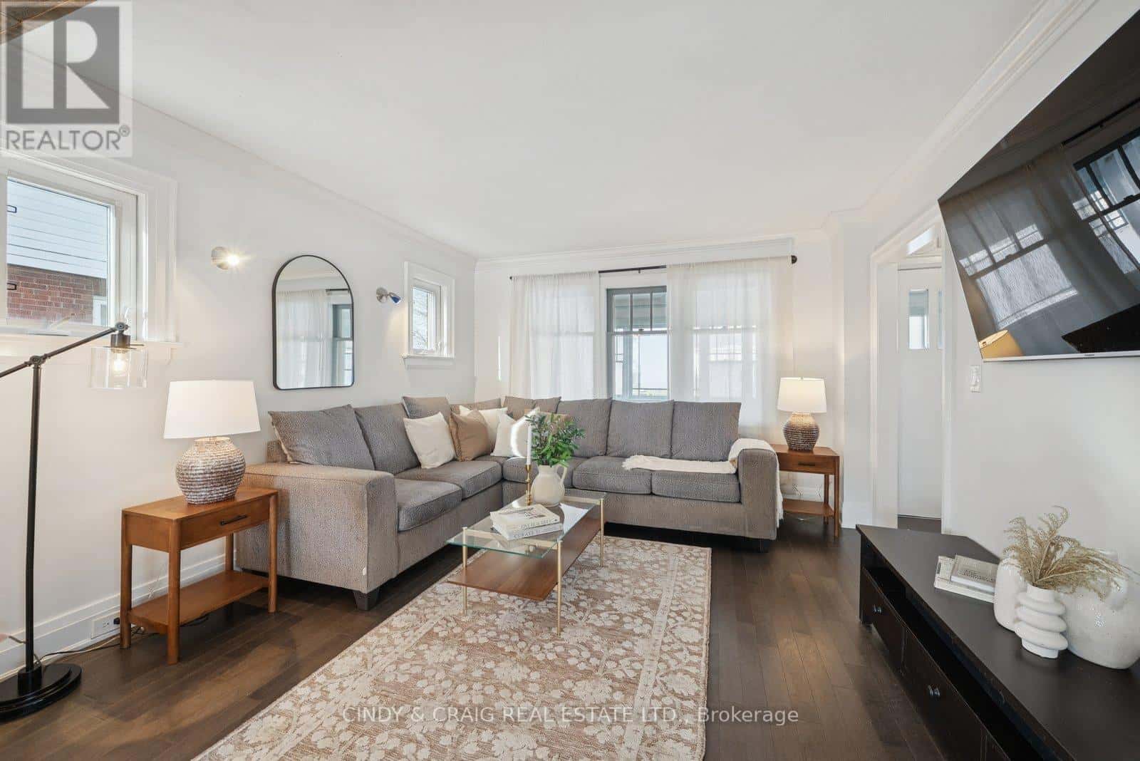 313 COLBORNE STREET E — Oshawa (O'Neill), Ontario - Photo 4 of 14