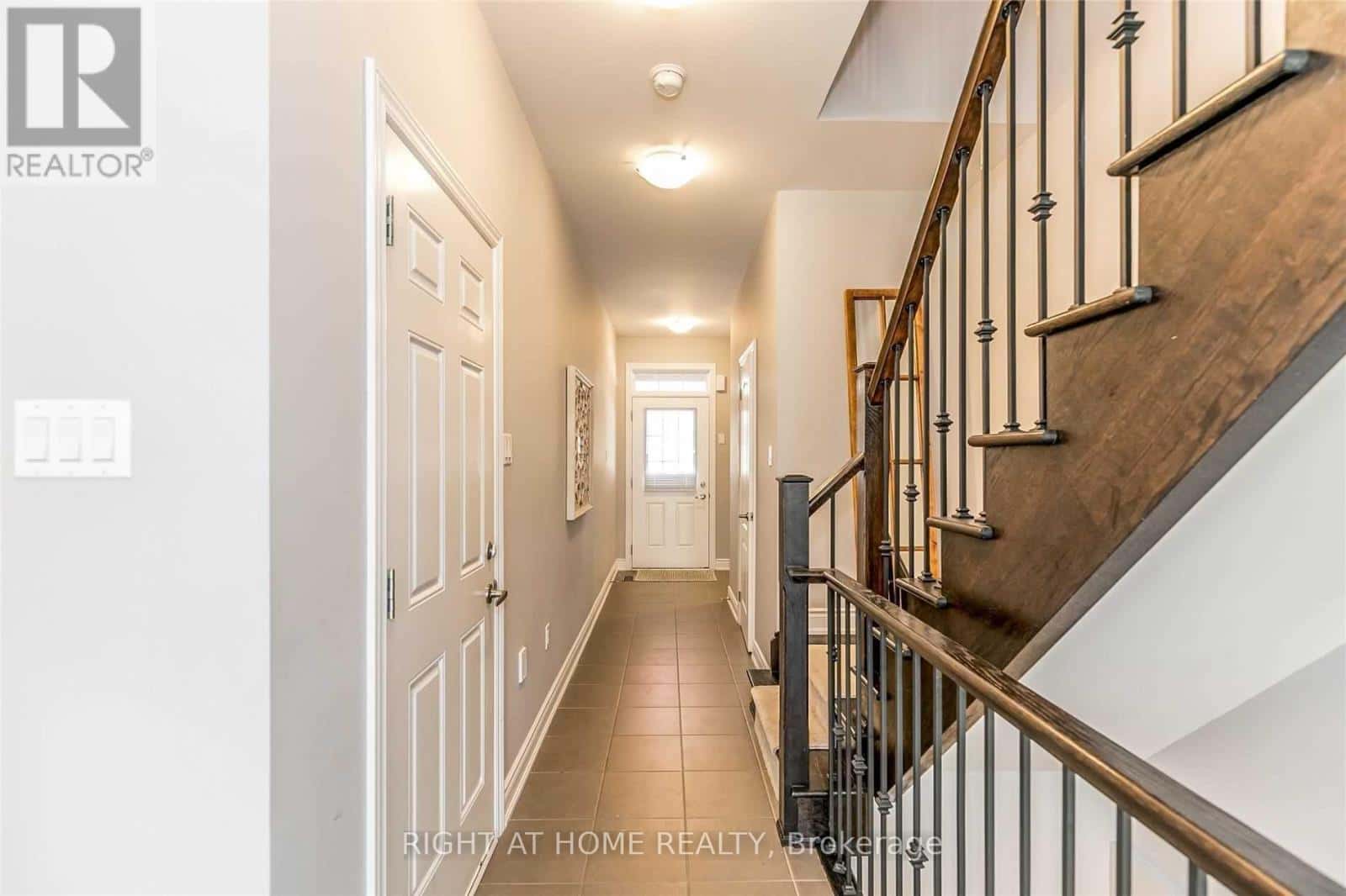 23 - 751 WENDY CULBERT CRESCENT — Newmarket (Stonehaven-Wyndham), Ontario - Photo 2 of 20