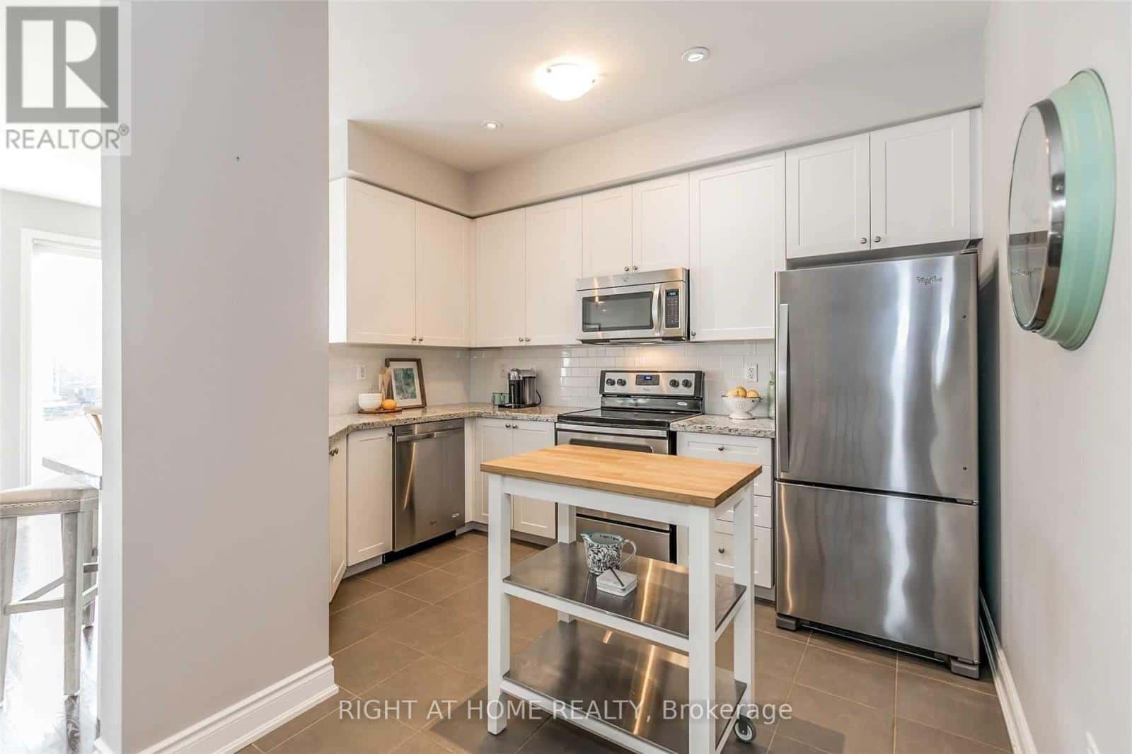 23 - 751 WENDY CULBERT CRESCENT — Newmarket (Stonehaven-Wyndham), Ontario - Photo 5 of 20