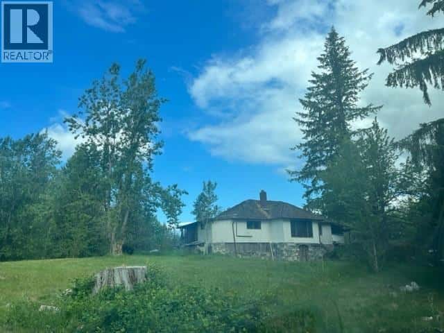 13524 SUNSHINE COAST HIGHWAY — Pender Harbour, British Columbia - Photo 4 of 17