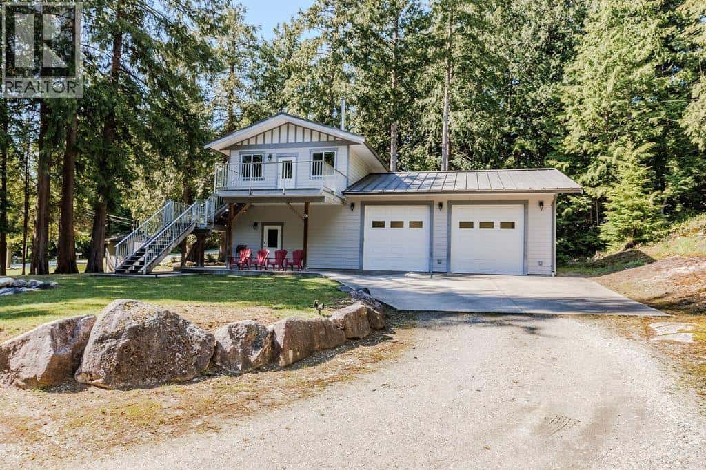 1356 ROBERTS CREEK ROAD — Roberts Creek, British Columbia - Photo 3 of 40