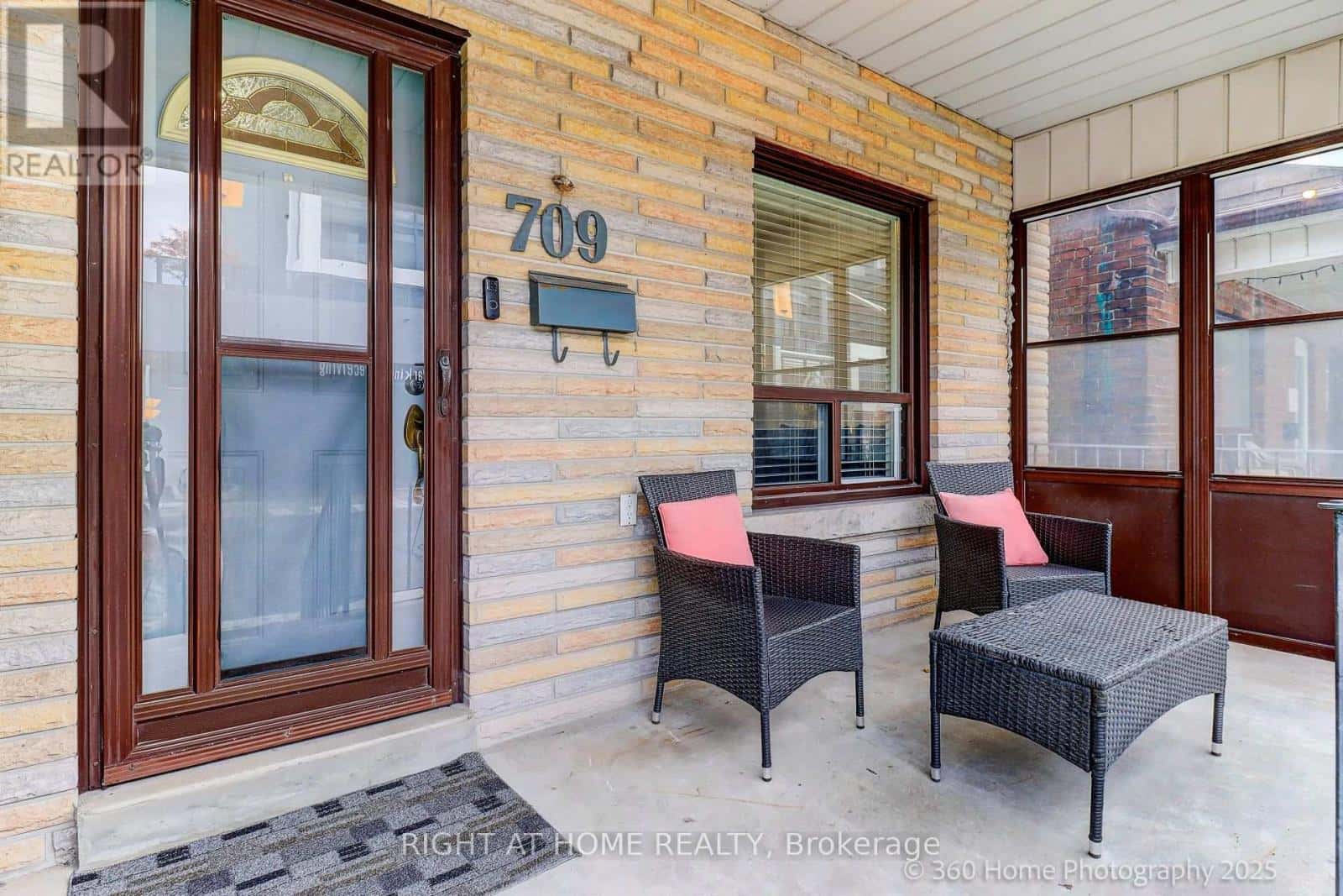 709 DUPONT STREET — Toronto (Dovercourt-Wallace Emerson-Junction), Ontario - Photo 3 of 21