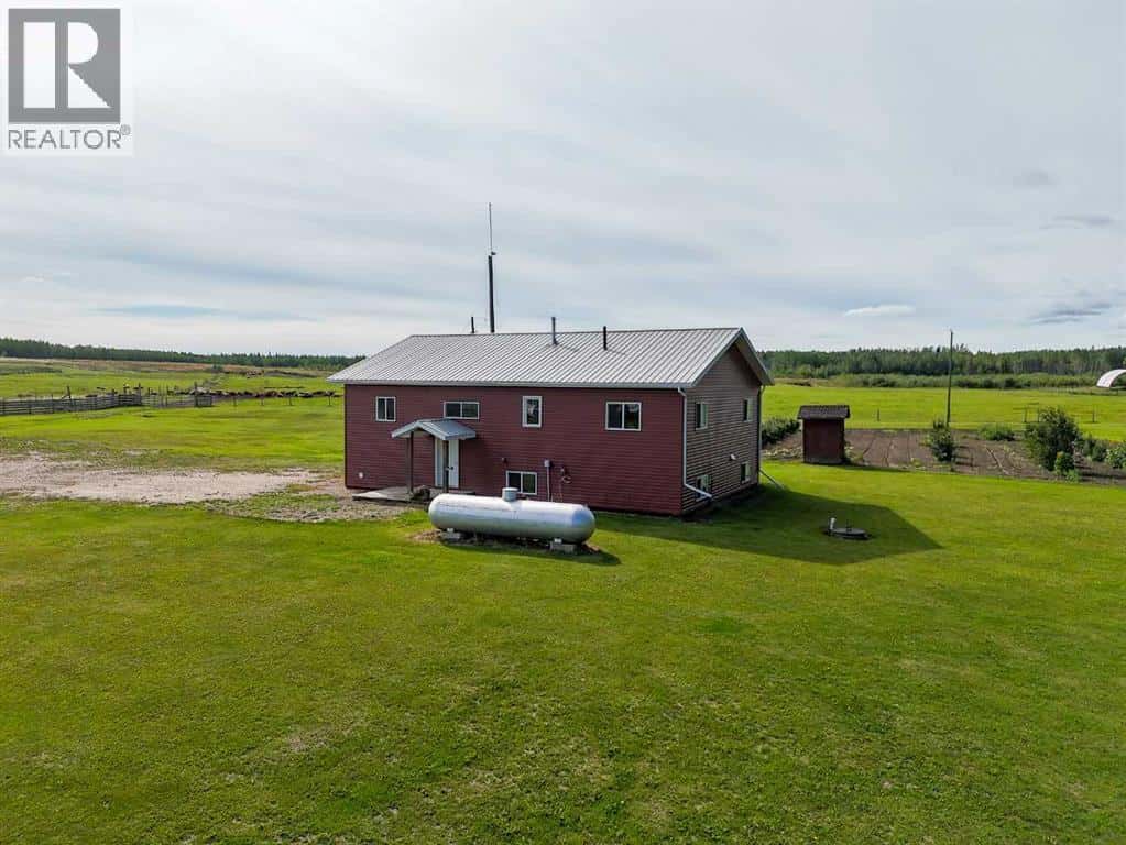 993051 RR Rural Northern Lights — High Level, Alberta - Photo 4 of 38