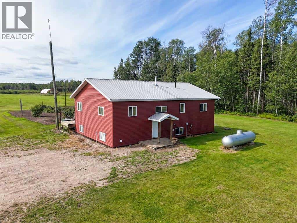 993051 RR Rural Northern Lights — High Level, Alberta - Photo 3 of 38