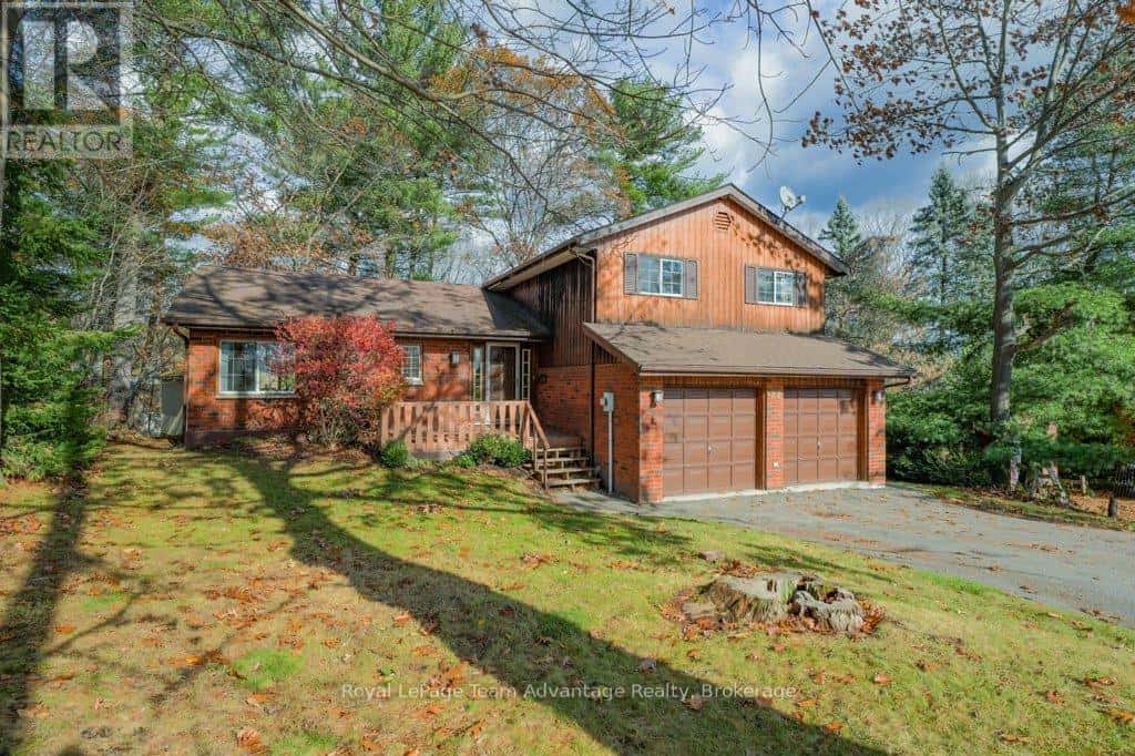 22 VIRGINIA HEIGHTS — Parry Sound, Ontario - Photo 2 of 46