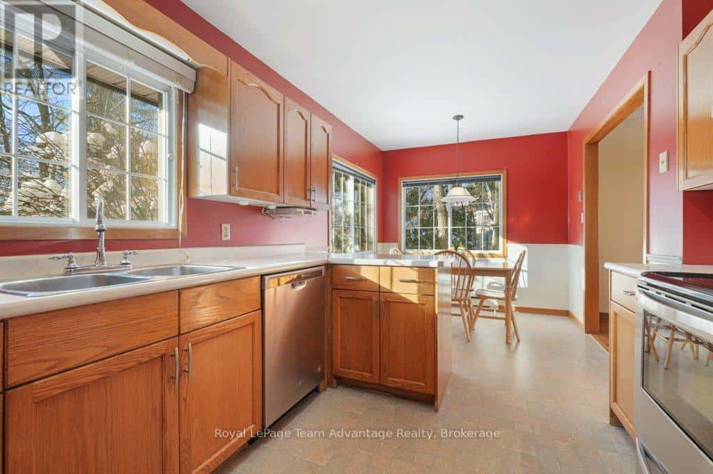 22 VIRGINIA HEIGHTS — Parry Sound, Ontario - Photo 5 of 46