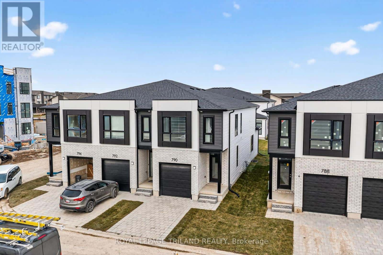 782 BANYAN LANE — London North (North E), Ontario - Photo 3 of 43