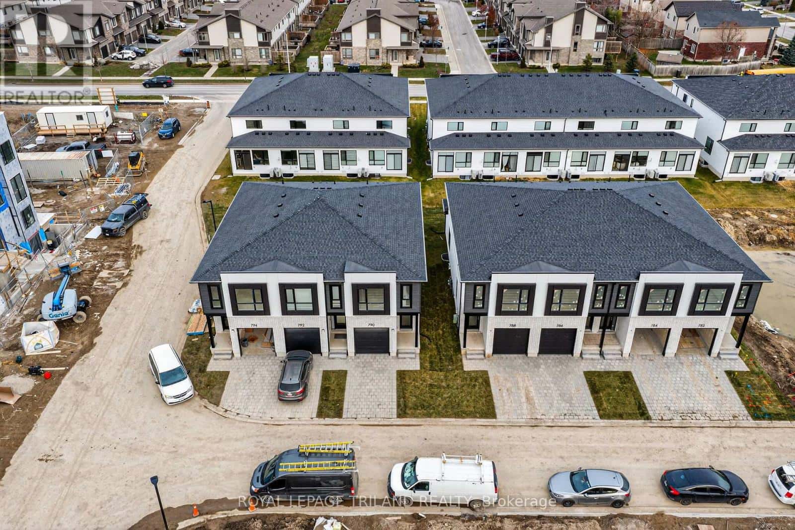 790 BANYAN LANE — London North (North E), Ontario - Photo 4 of 43