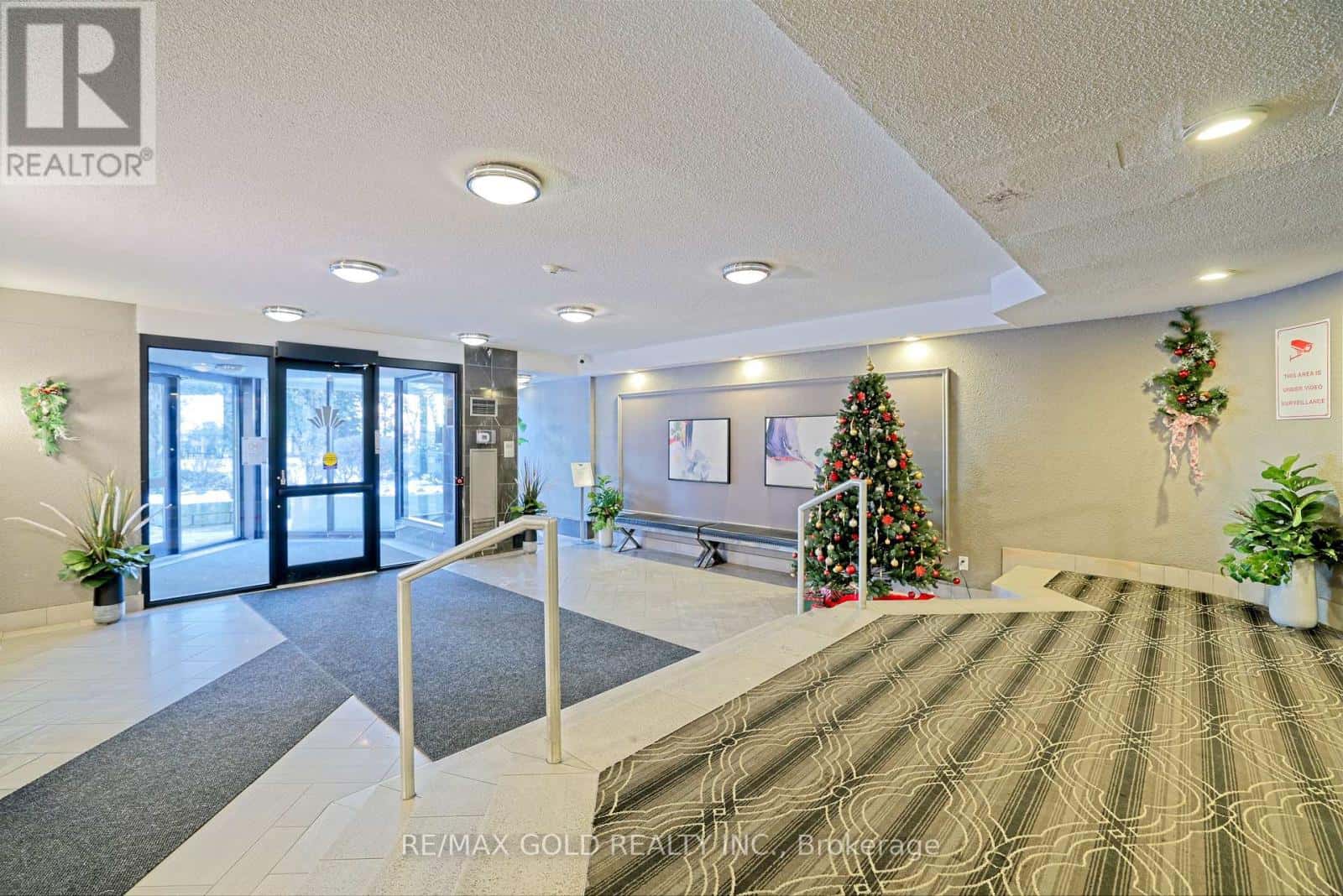 1602 - 8 LISA STREET — Brampton (Queen Street Corridor), Ontario - Photo 4 of 35