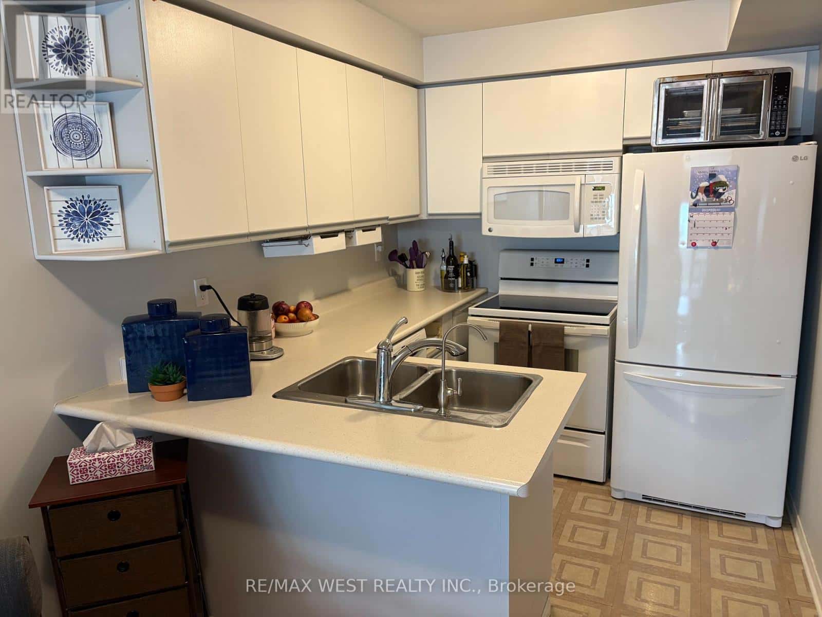 8A WYLIE CIRCLE — Halton Hills (Georgetown), Ontario - Photo 4 of 9