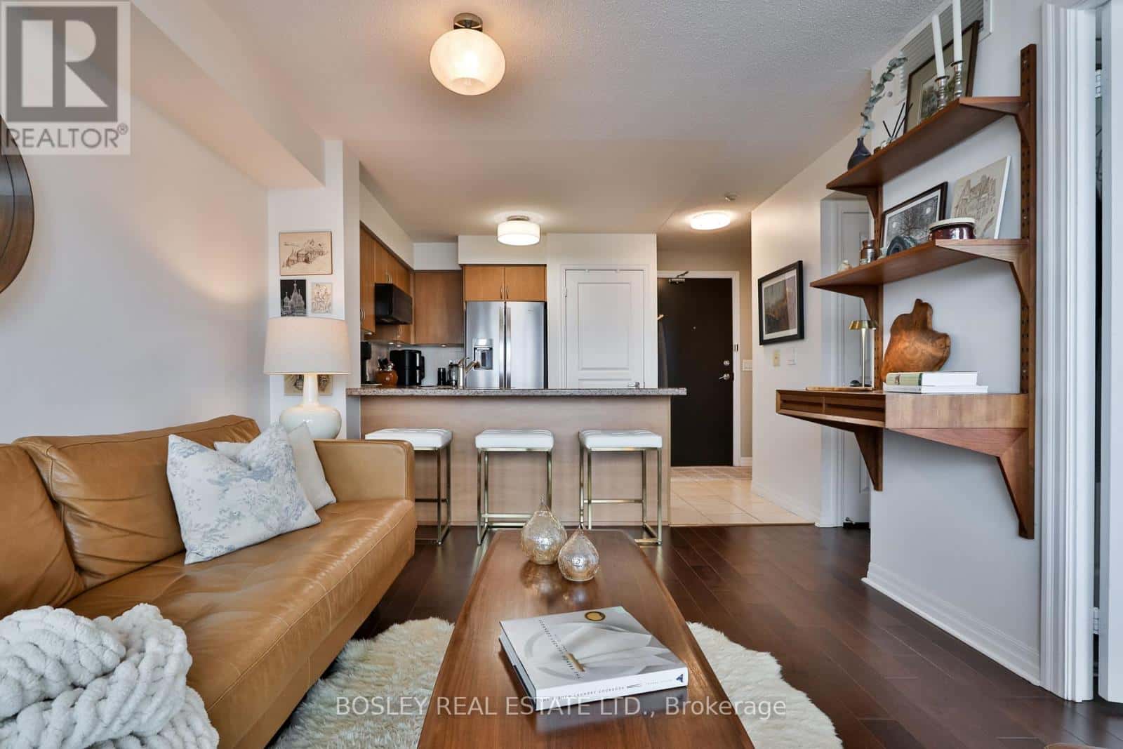 509 - 1600 CHARLES STREET — Whitby (Port Whitby), Ontario - Photo 2 of 37