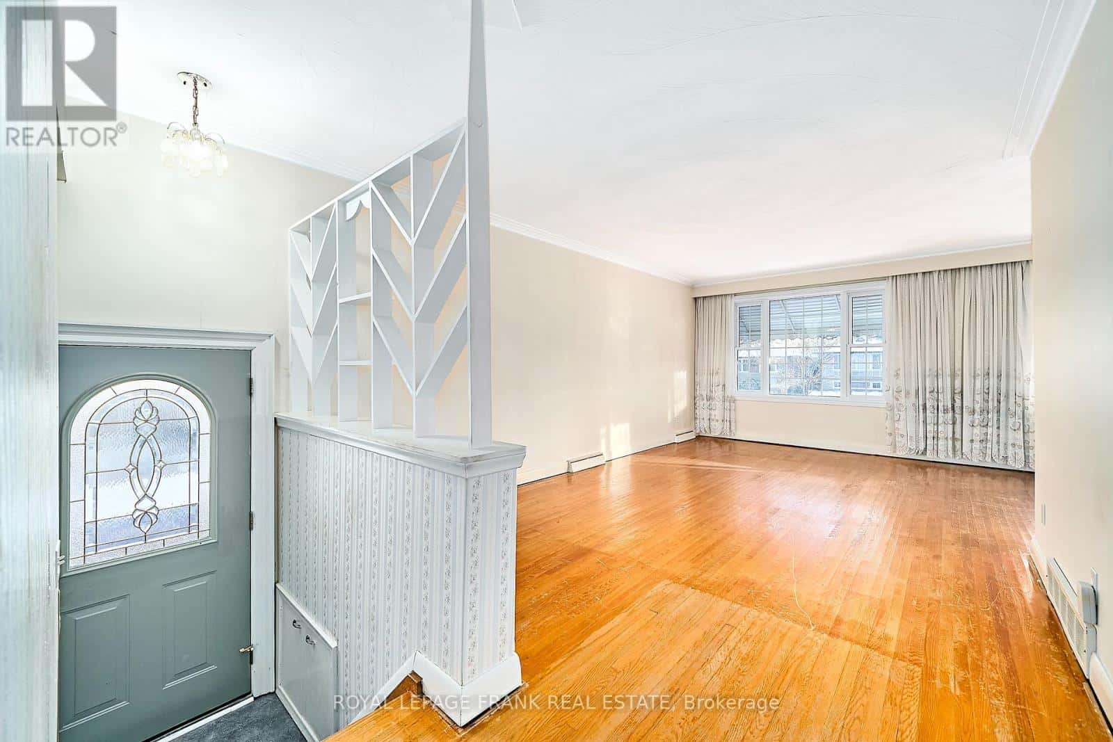 28 WINNIPEG ROAD — Toronto (Kingsview Village-The Westway), Ontario - Photo 5 of 37