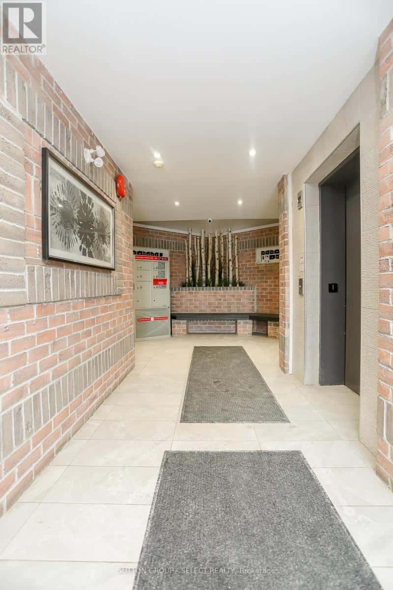 207 - 2228 TRAFALGAR STREET — London East (East I), Ontario - Photo 2 of 29