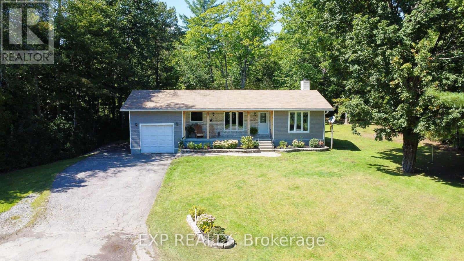 702 CEDAR HILL ROAD — Mississippi Mills, Ontario - Photo 2 of 37