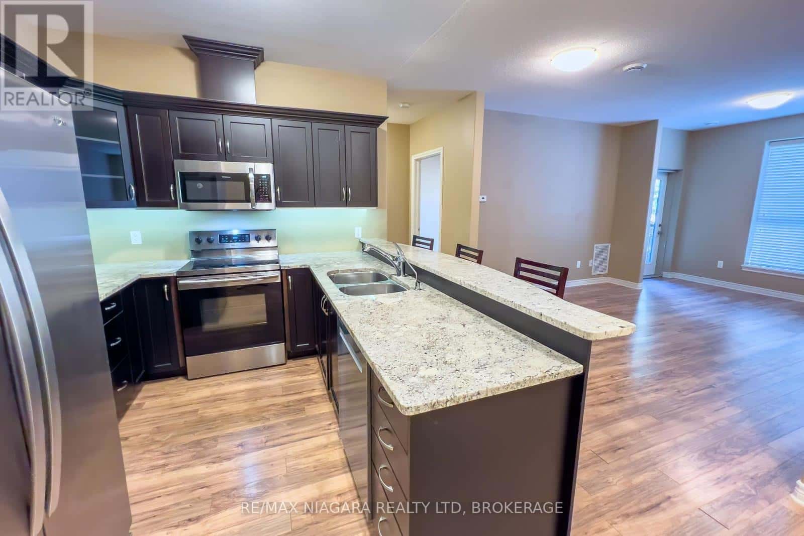 306 - 2799 ST. PAUL AVENUE — Niagara Falls (Stamford), Ontario - Photo 3 of 19