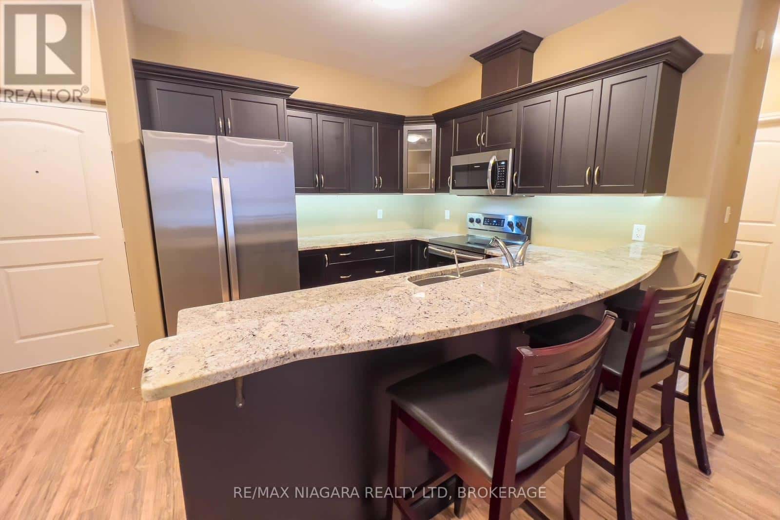 306 - 2799 ST. PAUL AVENUE — Niagara Falls (Stamford), Ontario - Photo 4 of 19