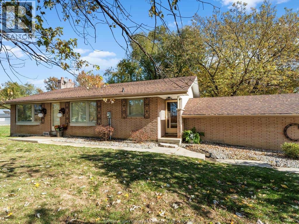 224 WEST PIKE CREEK — Lakeshore, Ontario - Photo 4 of 50