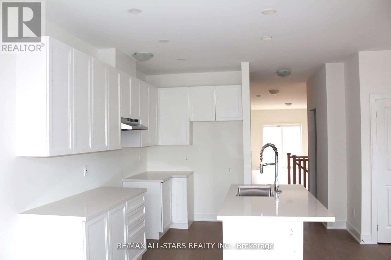 22 SCHORTINGHUIS STREET — Georgina (Sutton & Jackson's Point), Ontario - Photo 4 of 4